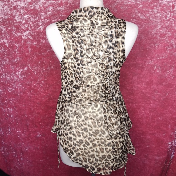 CLOSET CLEANOUT ⚠️Leopard print top - Picture 7 of 8